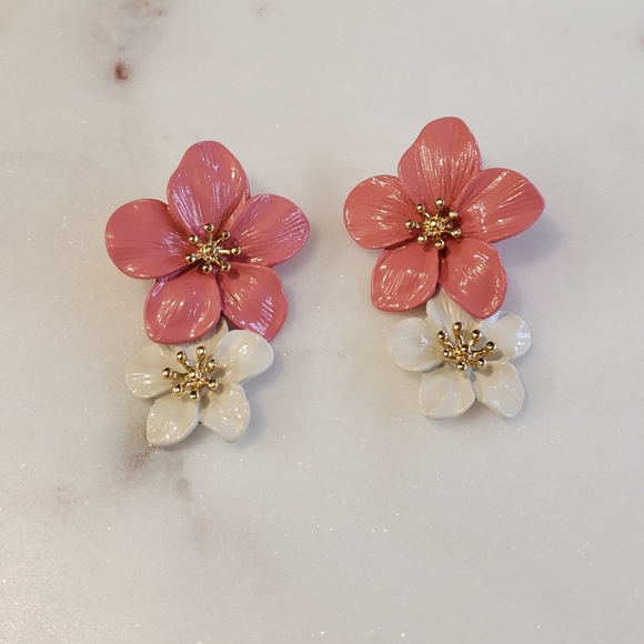 New Anthropologie Flowers Design Drop Earrings - Picture 4 of 4